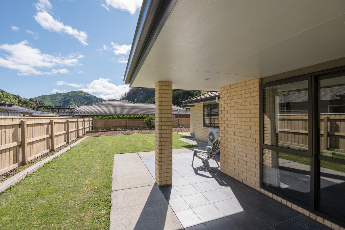 4 Olivine Terrace, The Brook, Nelson - Carousel 2