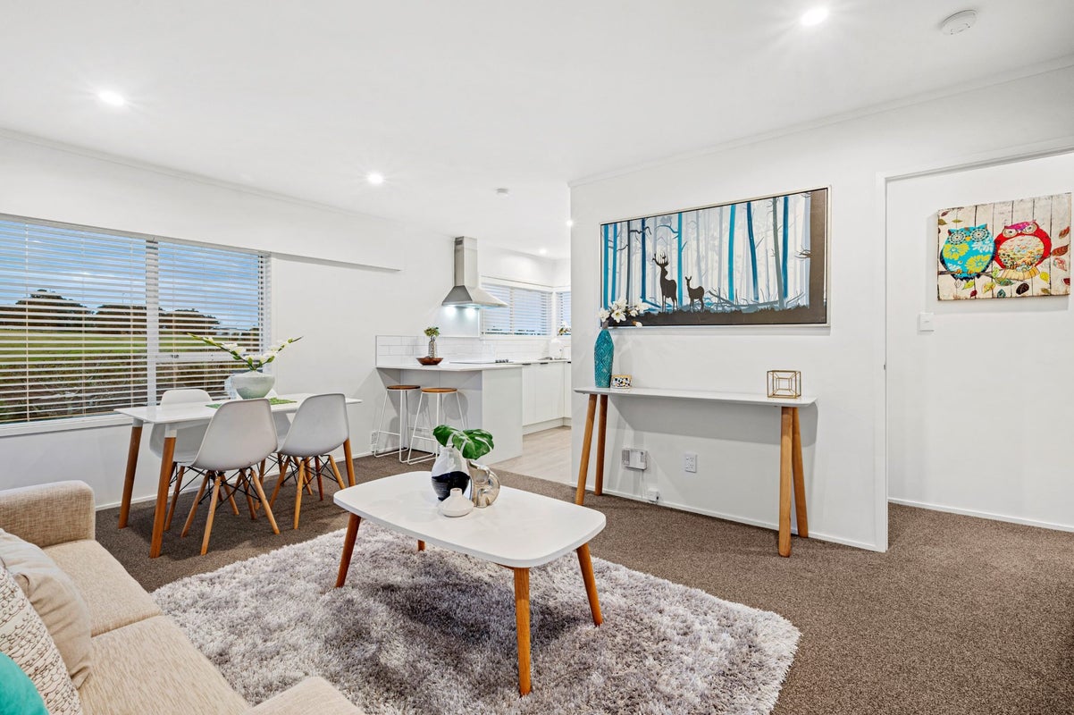 2/15 Imogene Way, Half Moon Bay, Auckland - Carousel 2