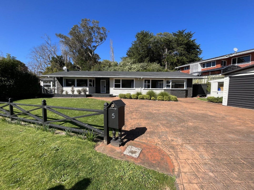 5 Virginia Heights, Otamatea, Whanganui - Carousel 1