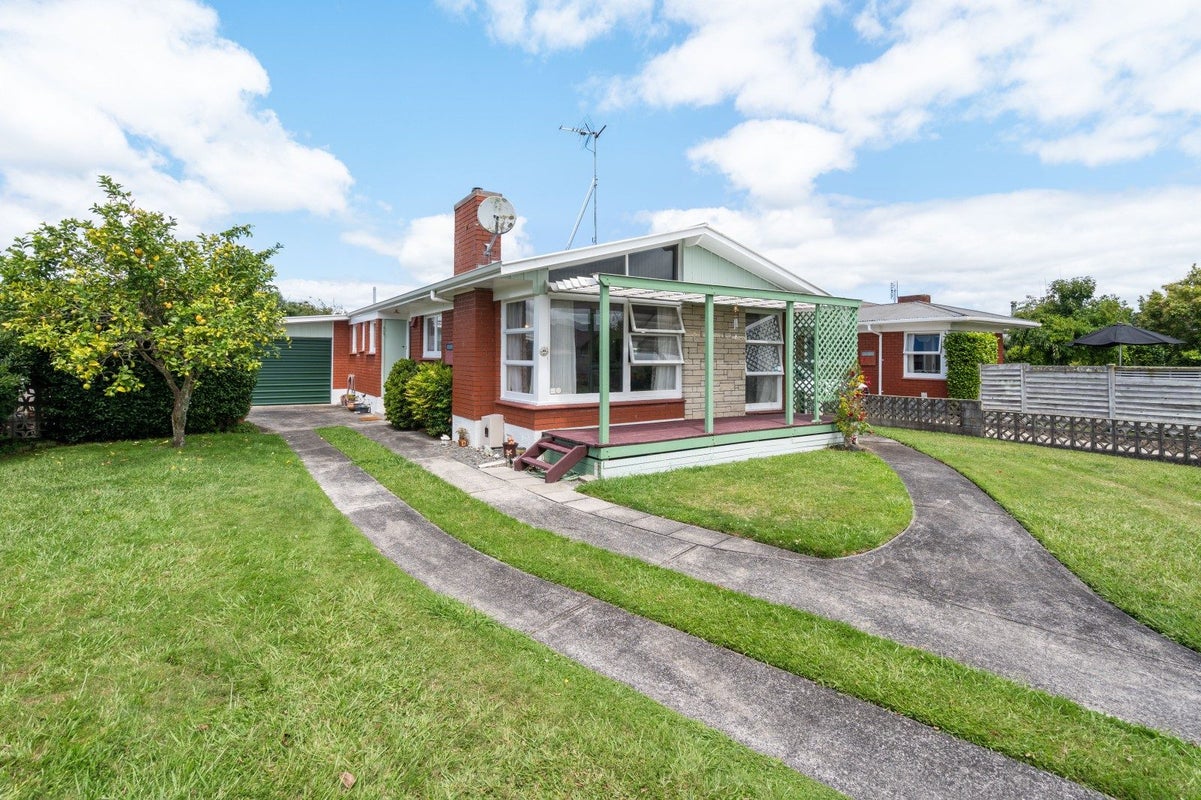 10 Bowen Place, St Andrews, Hamilton - Carousel 2