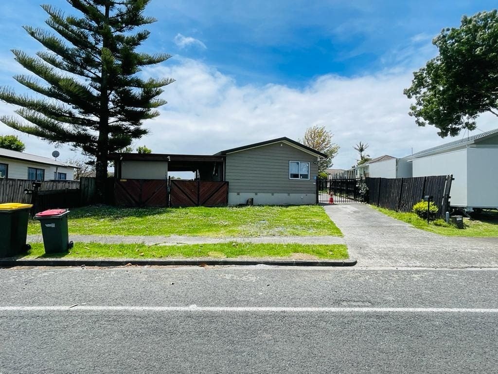 7 Etherton Drive, Weymouth, Auckland - Carousel 1