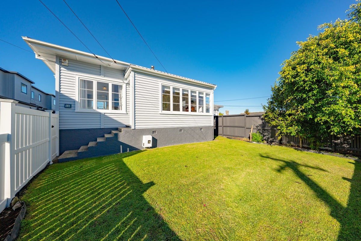 13 Amaru Road, One Tree Hill, Auckland - Carousel 2