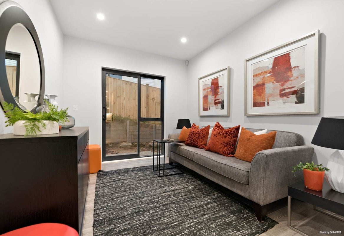 34 Hing Street, Flat Bush, Auckland - Carousel 1