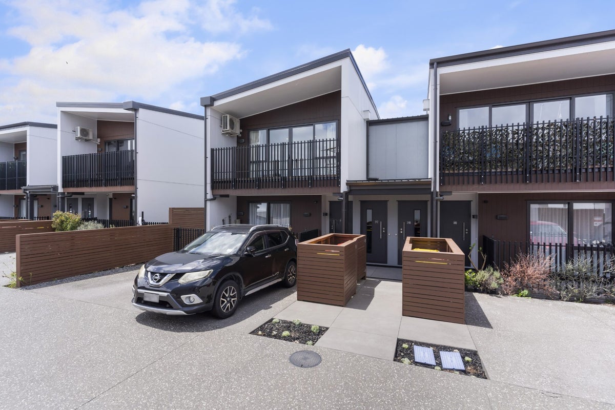 2/12 Unga Place, Beachlands, Auckland - Carousel 2