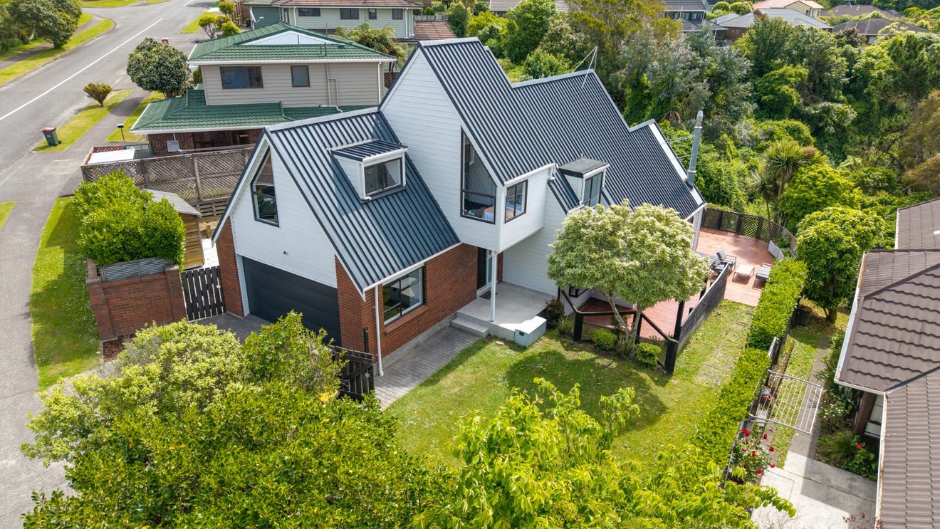 43 Lakewood Avenue, Churton Park, Wellington - Carousel 1