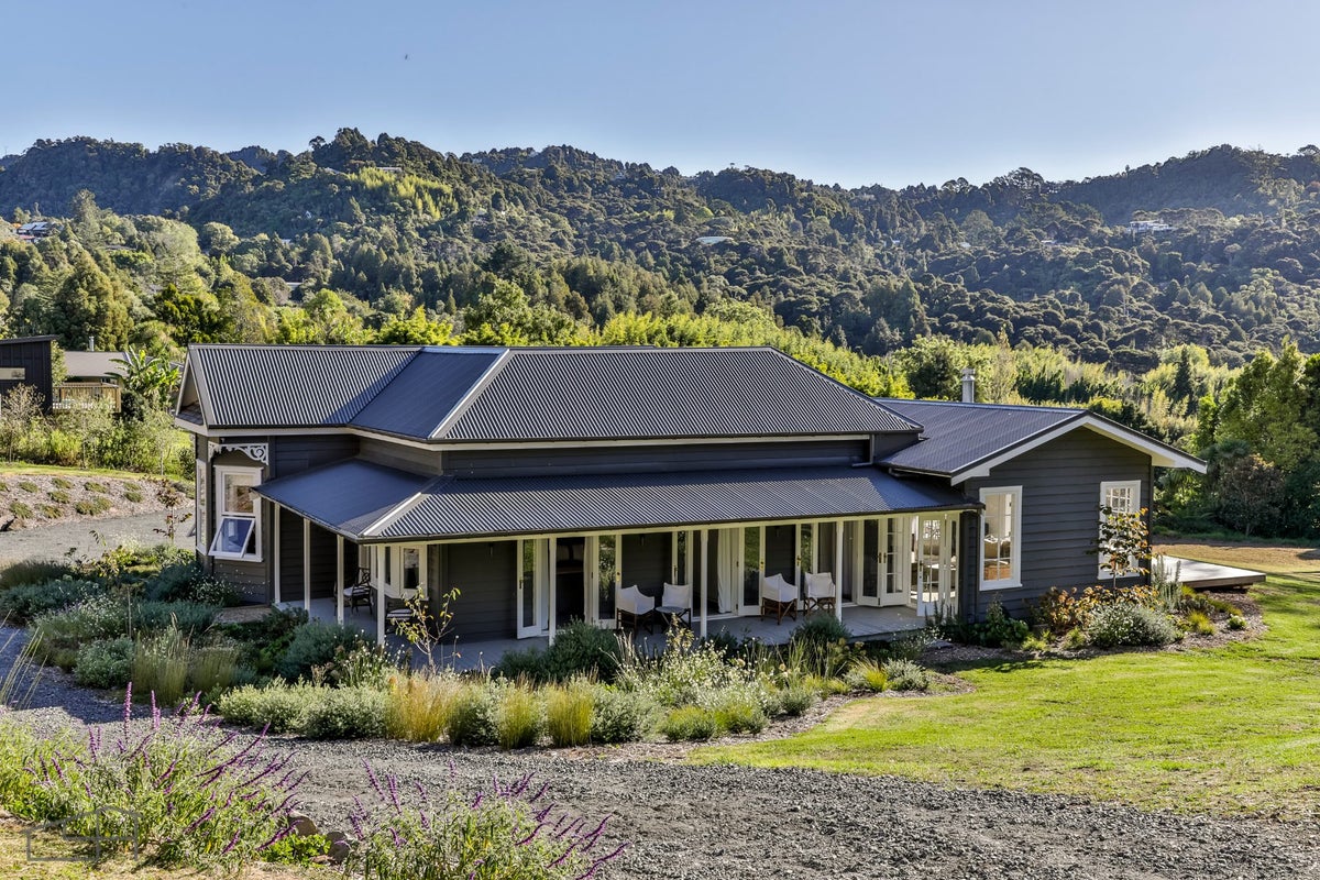 813 West Coast Road, Oratia, Waitakere City, Auckland - Carousel 1