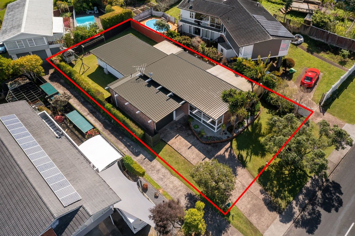 98 Hillcrest Avenue, Hillcrest, Auckland - Carousel 1
