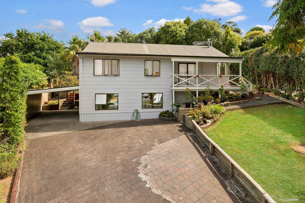 16 Tacitus Place, Totara Vale, Auckland - Carousel 1