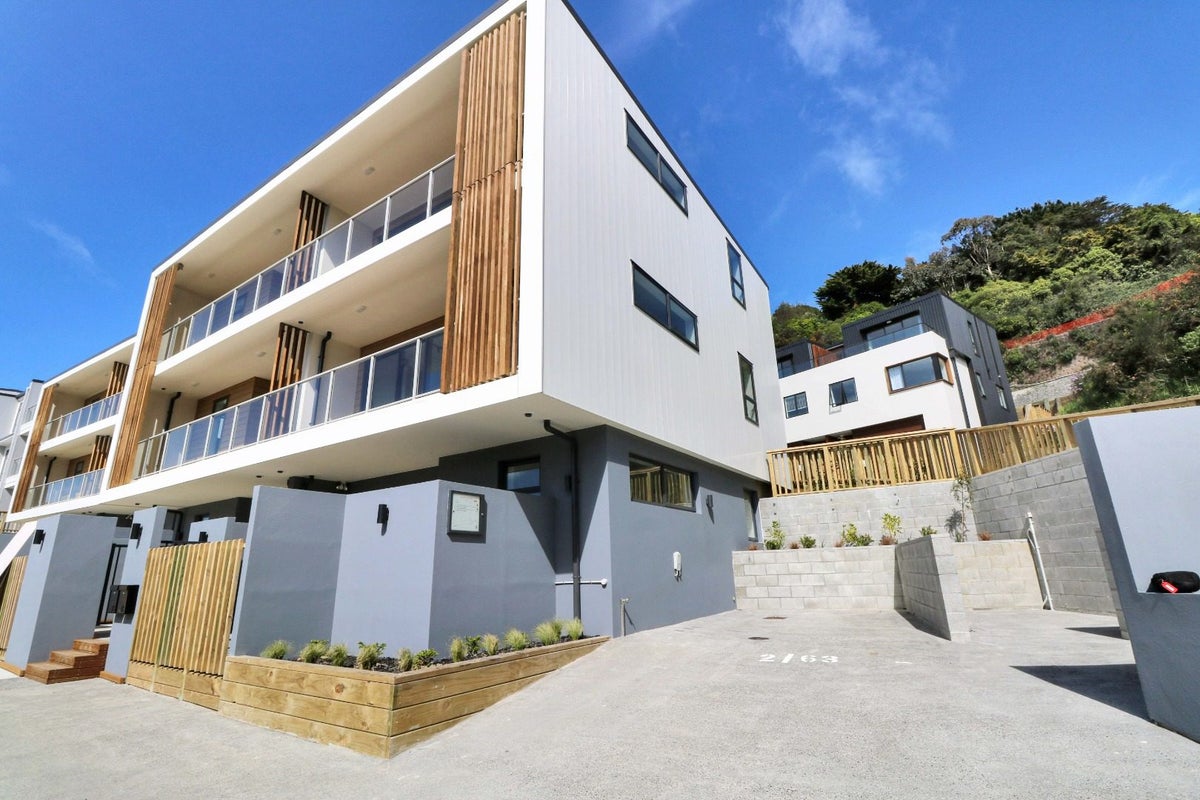 2/63 Tiketike Way, Brooklyn, Wellington - Carousel 1