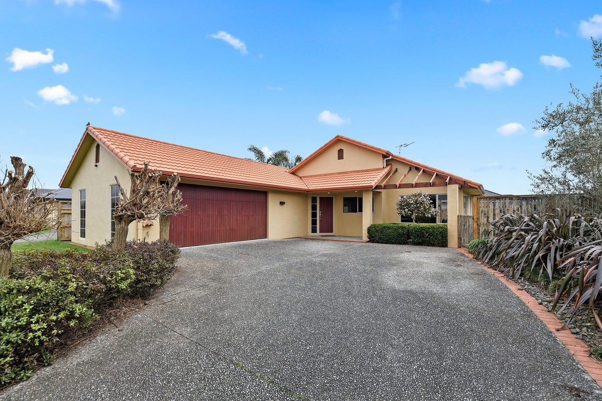 20 Westminster Place, Rototuna North, Hamilton - Carousel 1