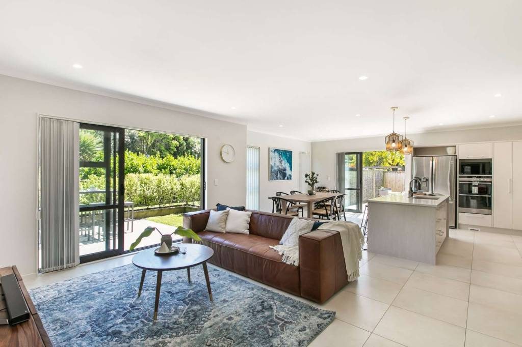 41 Andalusian Way, Karaka, Papakura - Carousel 2