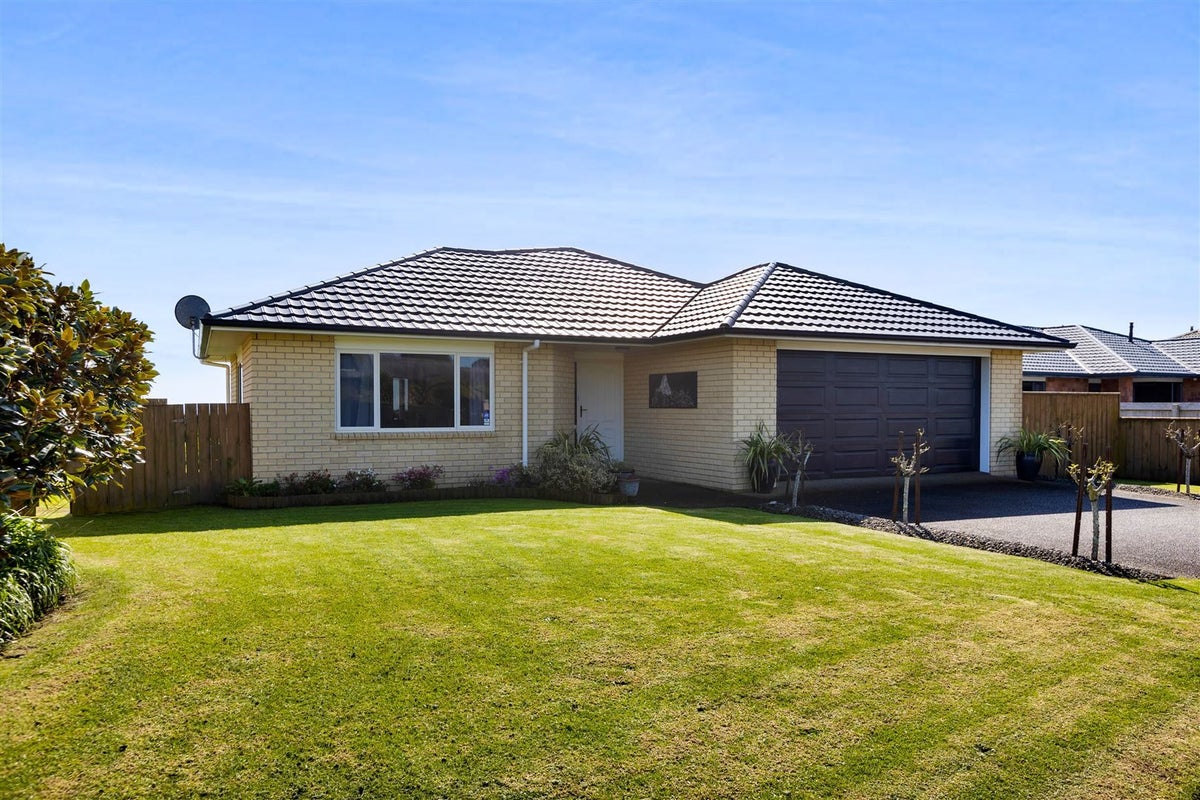 13 Dolphin Parade, Bell Block, New Plymouth - Carousel 2