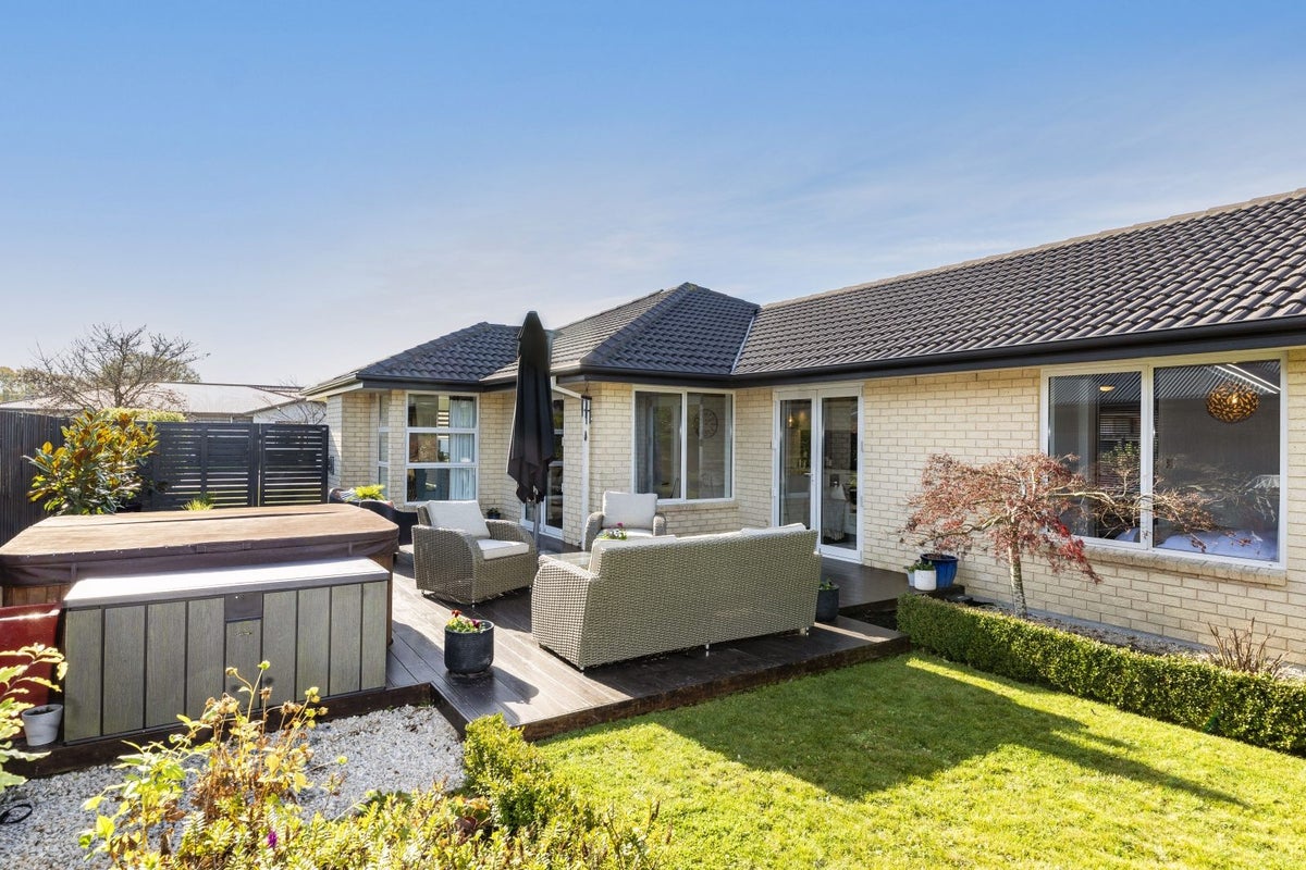 61 Brookwater Avenue, Northwood, Christchurch - Carousel 23