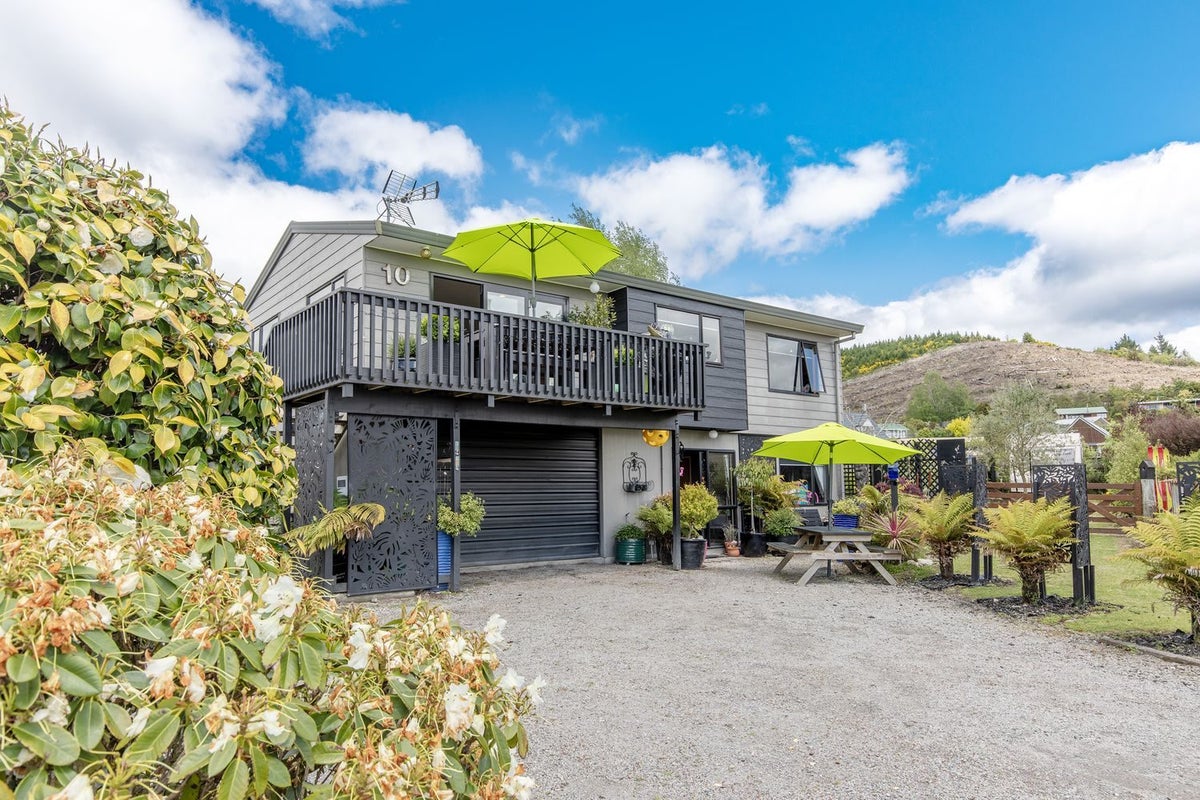 10 Rowena Crescent, Motuoapa, Turangi - Carousel 1