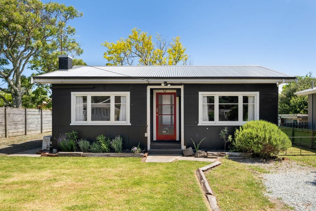 12 Gordon Street, Mangapapa, Gisborne - Carousel 2