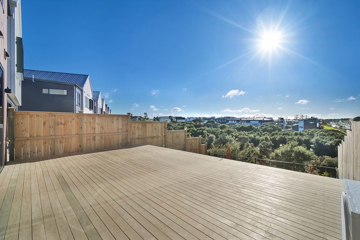 23 Puihi Crescent, Massey, Auckland - Carousel 2