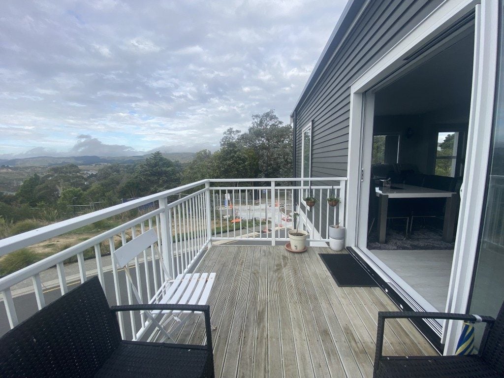 1 Kopua Place, Whitby, Porirua - Carousel 2