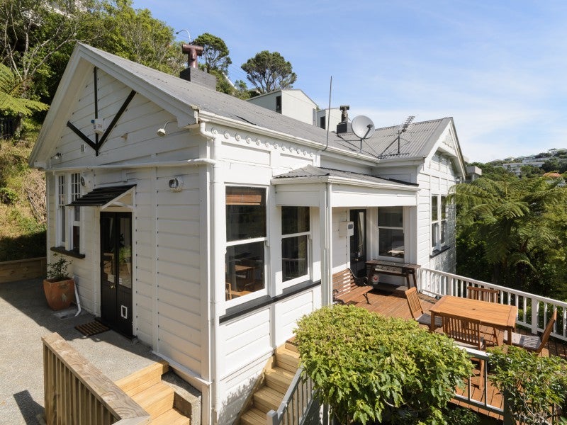 40 Fairview Crescent, Kelburn, Wellington - Carousel 1