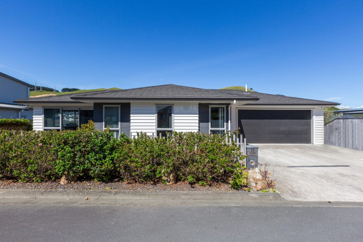 18 Rochdale Drive, Churton Park, Wellington - Carousel 1