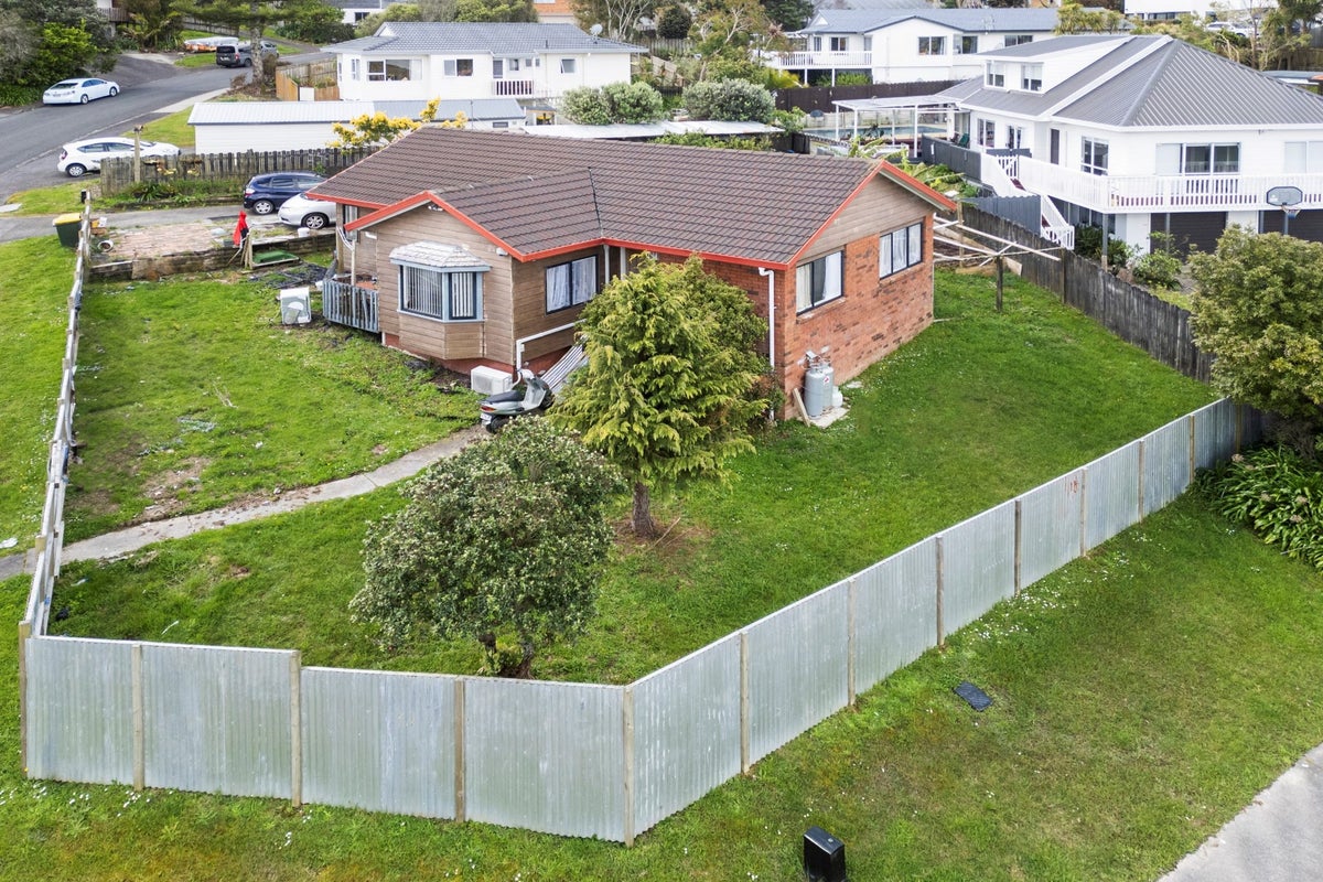 1 Garcia Place, West Harbour, Auckland - Carousel 1