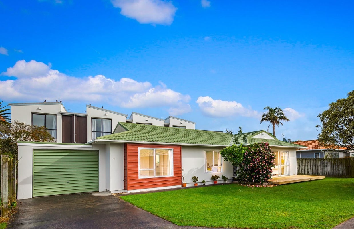 8E Rathgar Road, Henderson, Auckland - Carousel 1