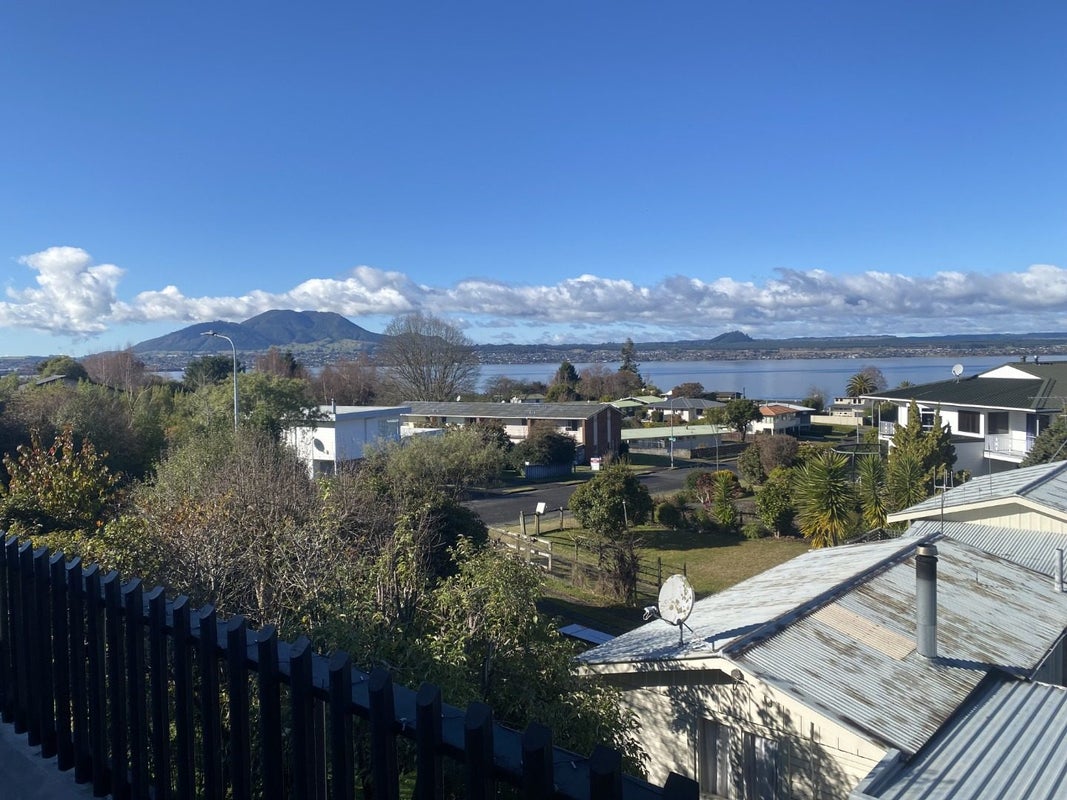 4 Alberta Street, Acacia Bay, Taupo - Carousel 1
