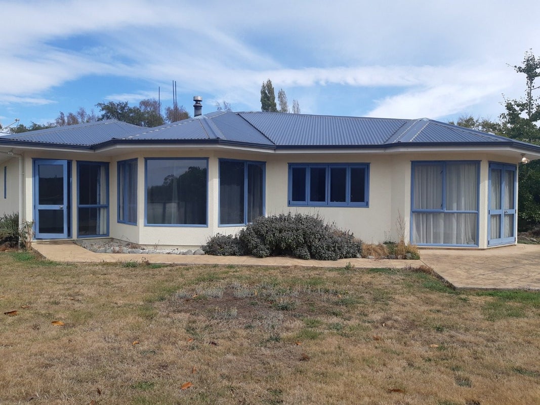 8 Willow Park Drive, Masterton - Carousel 1