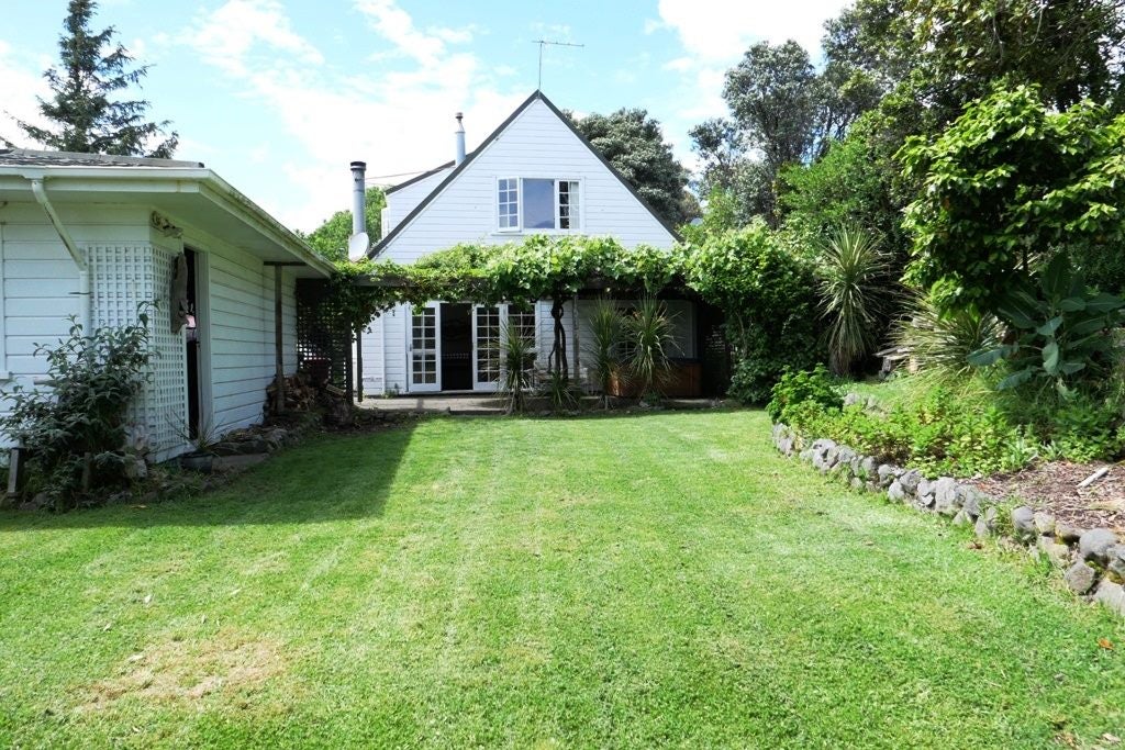 23 Clunie Avenue, Raumati South, Paraparaumu - Carousel 1