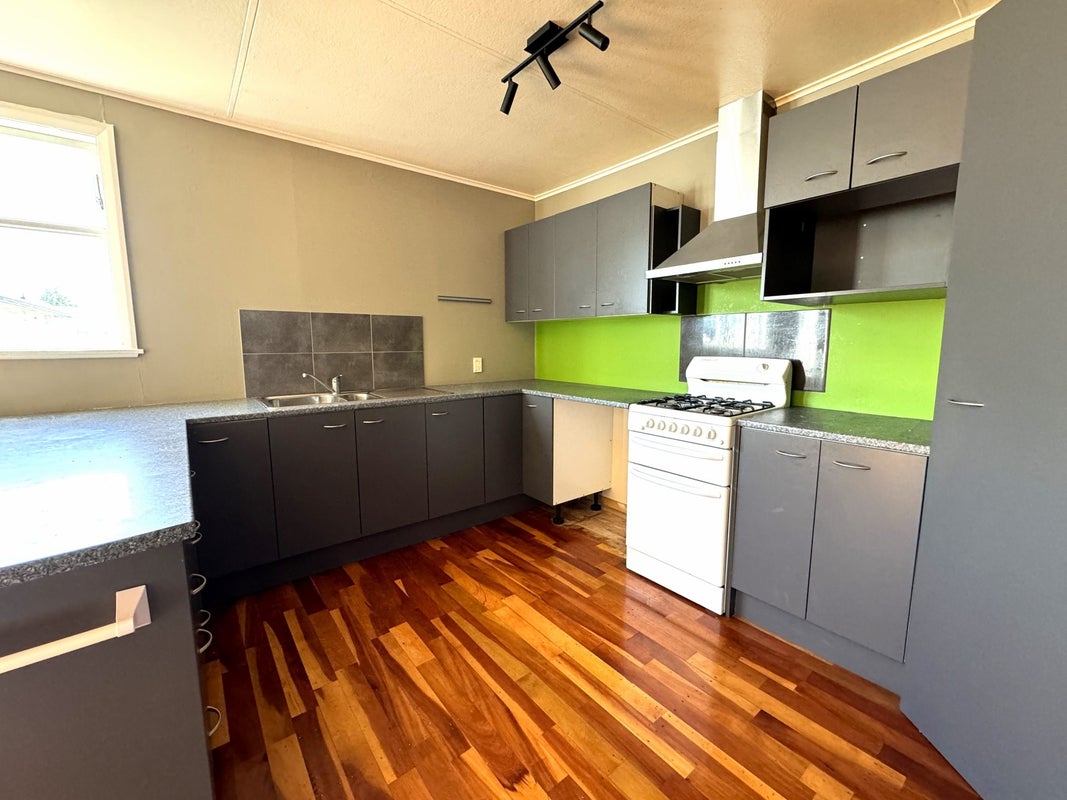 3 Kupe Place, Highbury, Palmerston North - Carousel 2