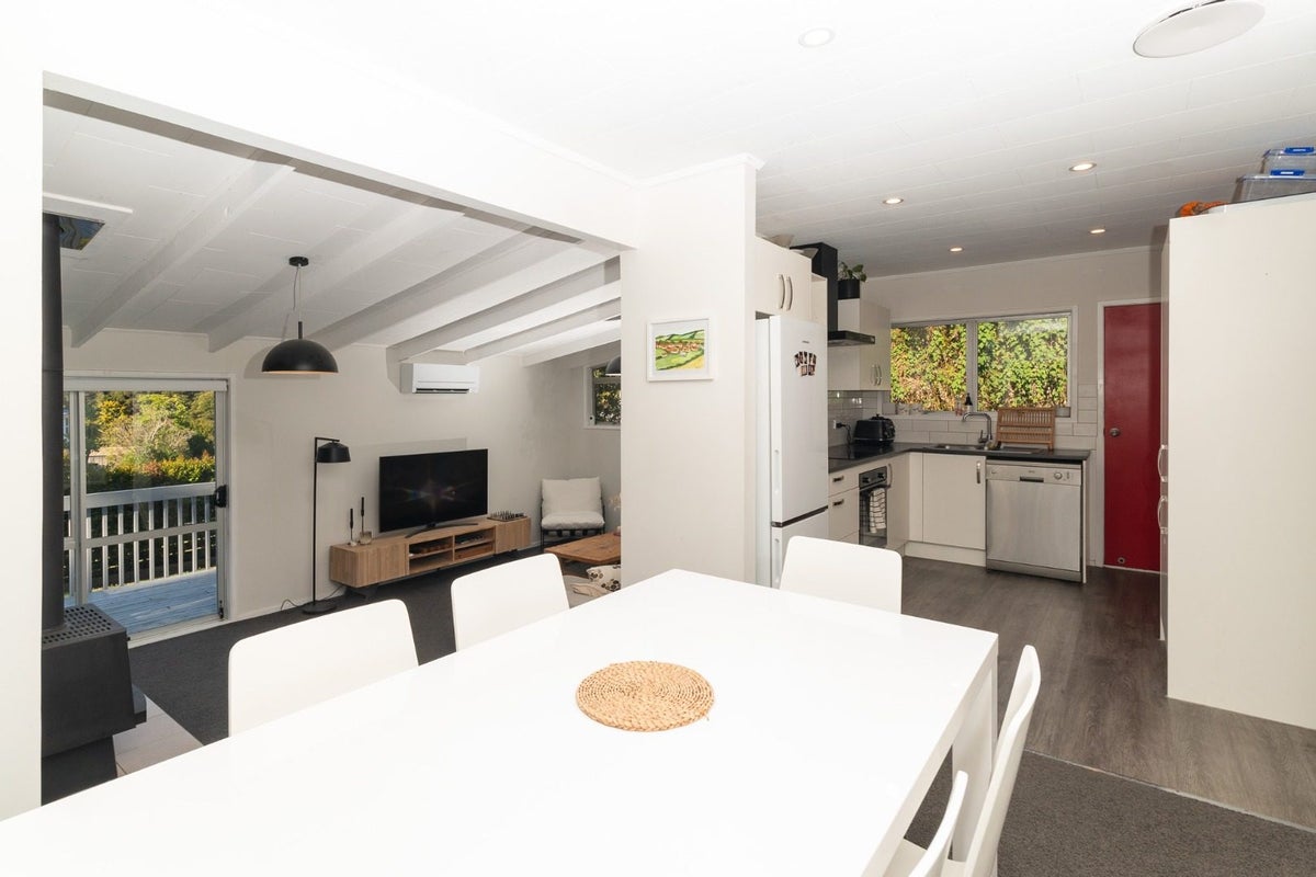 5 Beeche Place, Birkdale, Auckland - Carousel 2