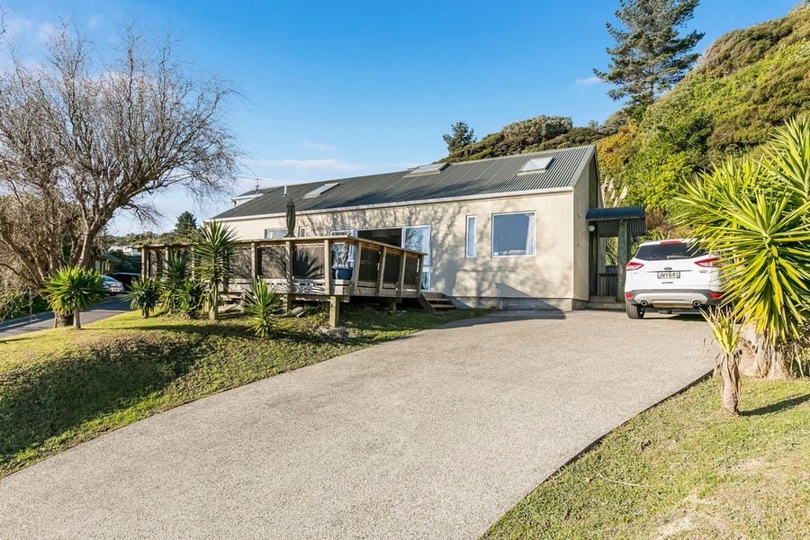9 Iona Place, Papakowhai, Porirua - Carousel 1