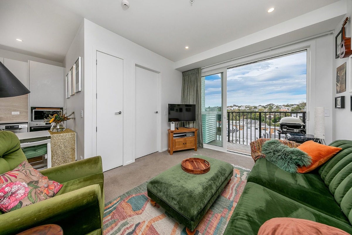 502/1817A Great North Road, Avondale, Auckland - Carousel 1