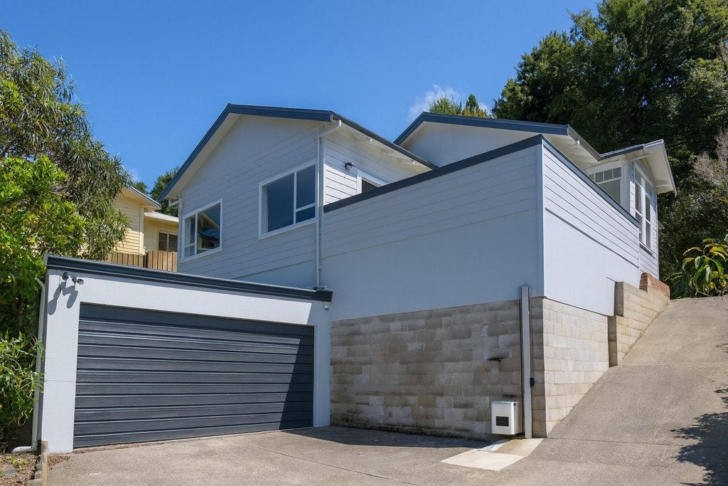 33A Shakespeare Road, Bluff Hill, Napier - Carousel 1