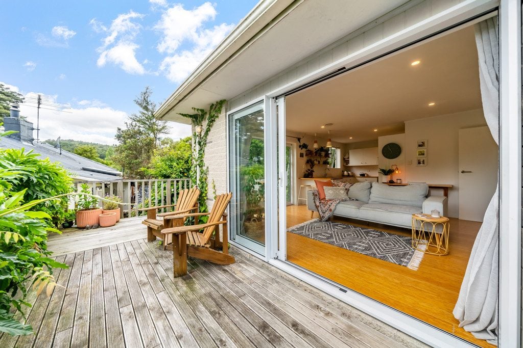 1A Wyndham Road, Pinehaven, Upper Hutt - Carousel 1