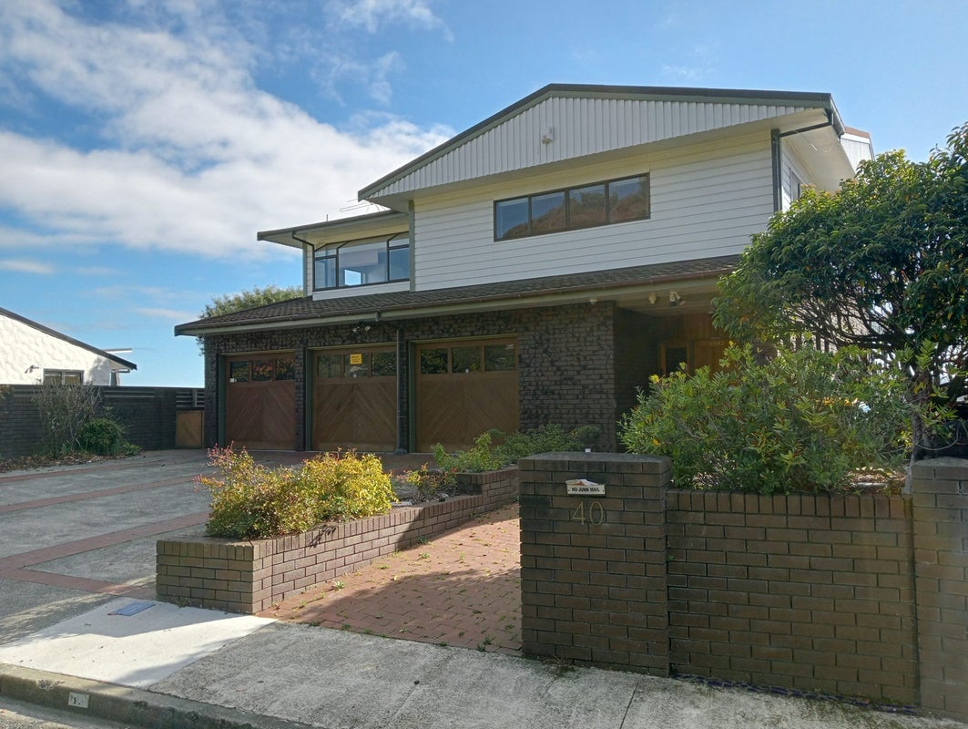 40 Leeward Drive, Whitby, Porirua - Carousel 2