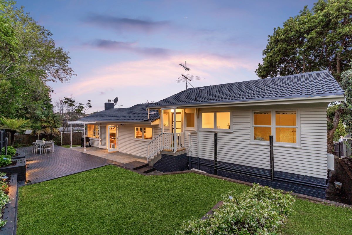 8 Hobday Place, Meadowbank, Auckland - Carousel 2
