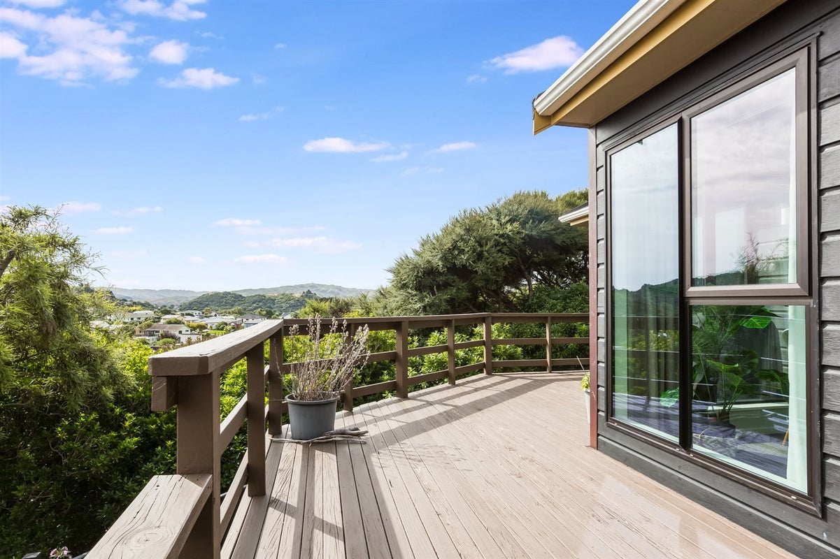 14 Spyglass Lane, Whitby, Porirua - Carousel 30