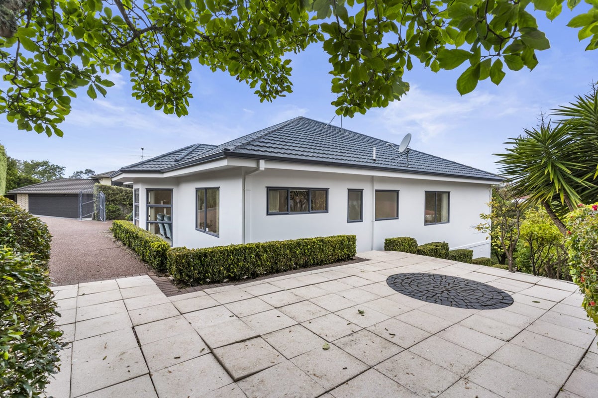 7 Jubaea Place, Henderson, Auckland - Carousel 1