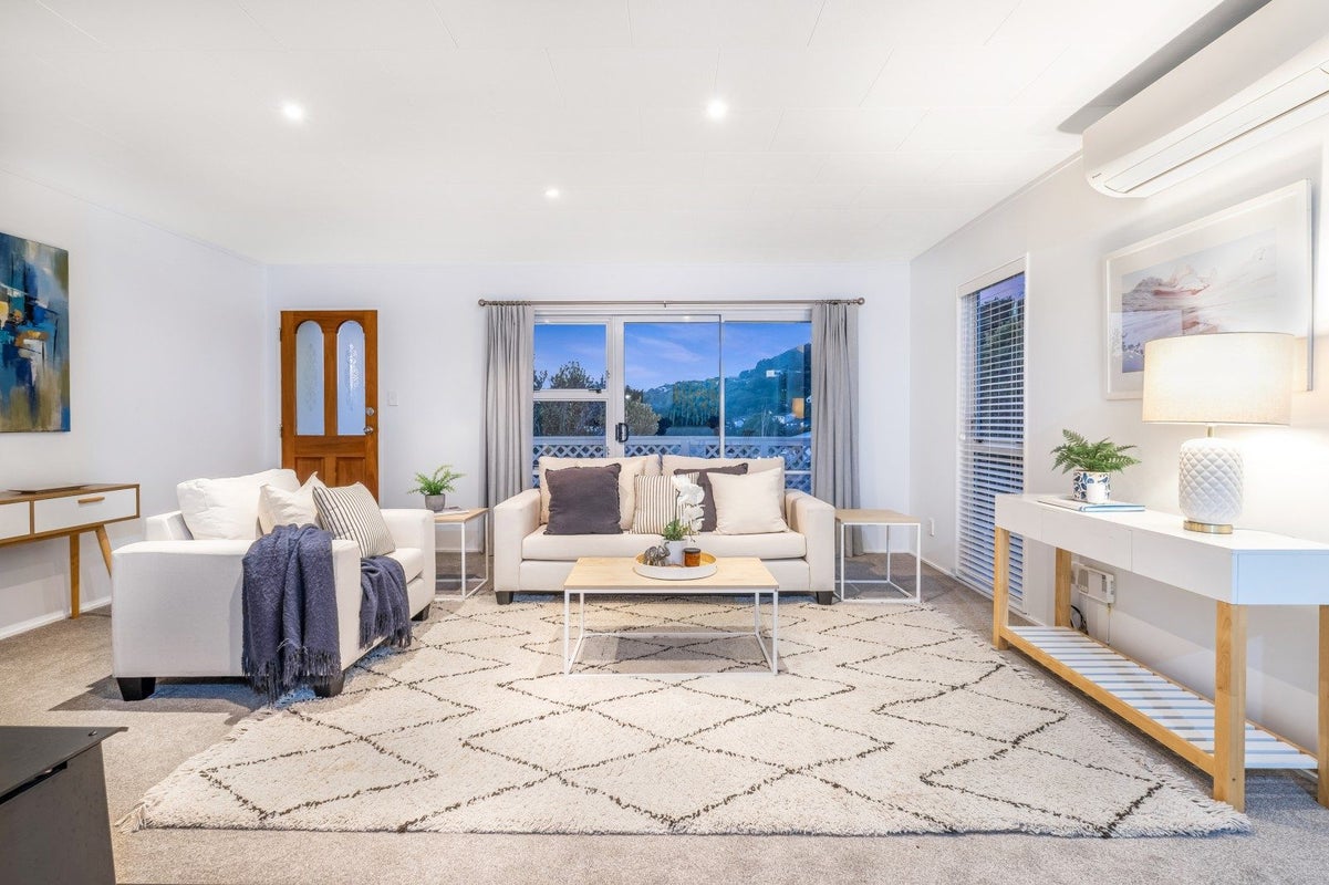 11 Transom Close, Whitby, Porirua - Carousel 2
