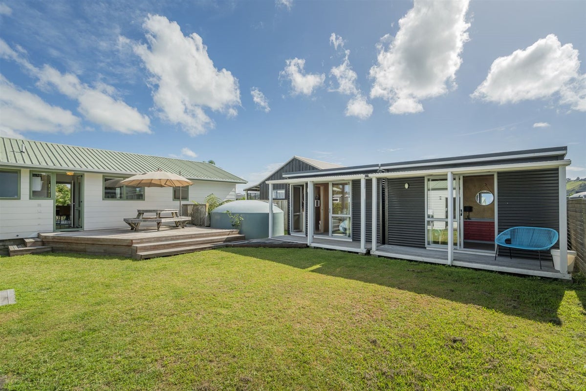 23 Hawk Hill Crescent, Cooks Beach, Whitianga - Carousel 1