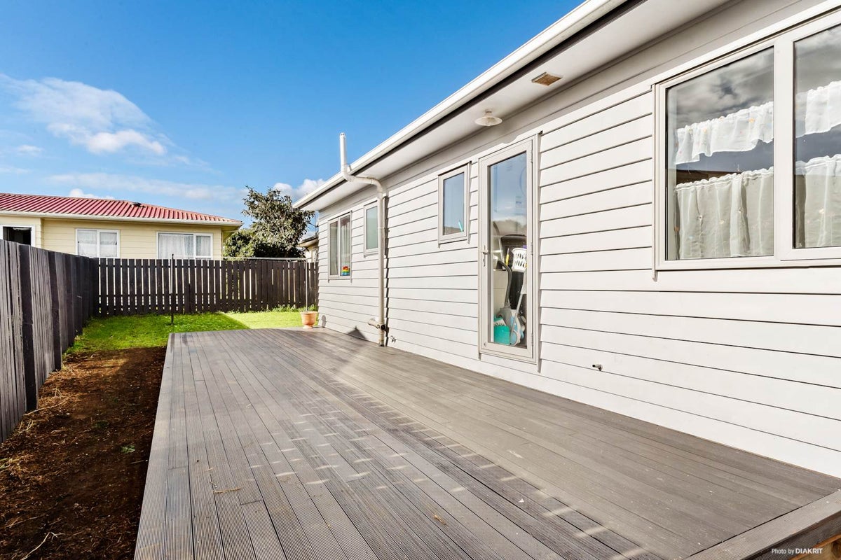 2/20 Volta Place, Clendon Park, Auckland - Carousel 2
