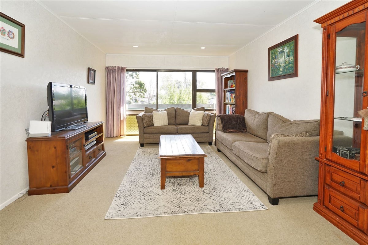 21 Mabian Crescent, Deanwell, Hamilton - Carousel 2