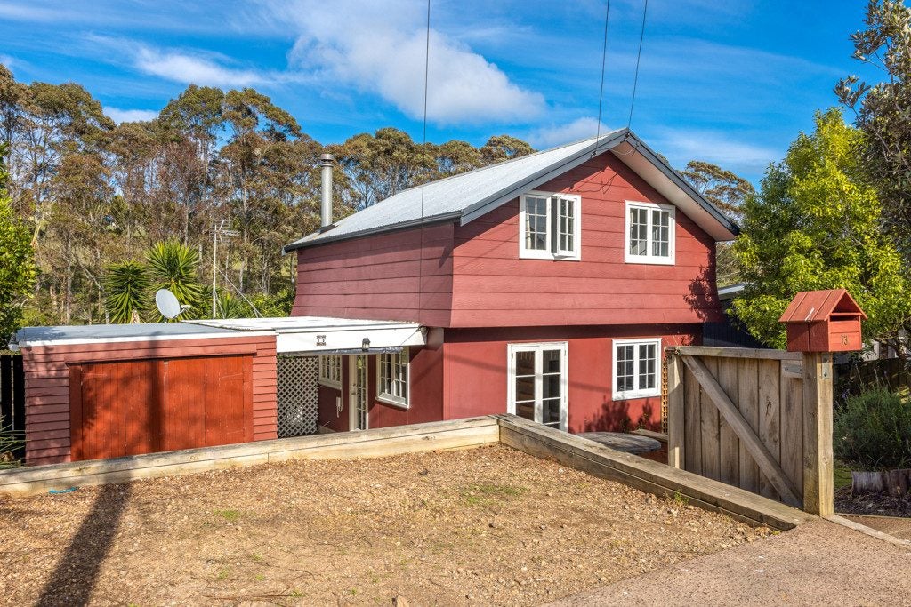 13 Totara Road, Onetangi, Waiheke Island - Carousel 1