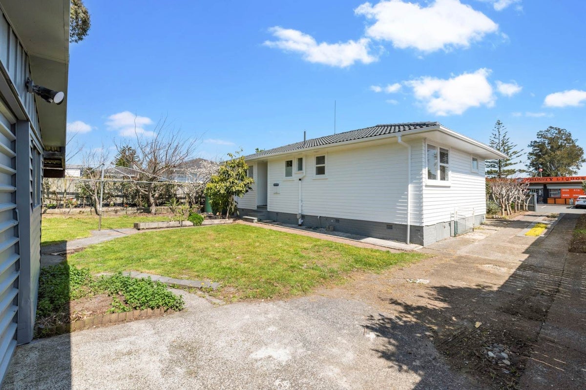36 Edinburgh Avenue, Rosehill, Papakura - Carousel 1