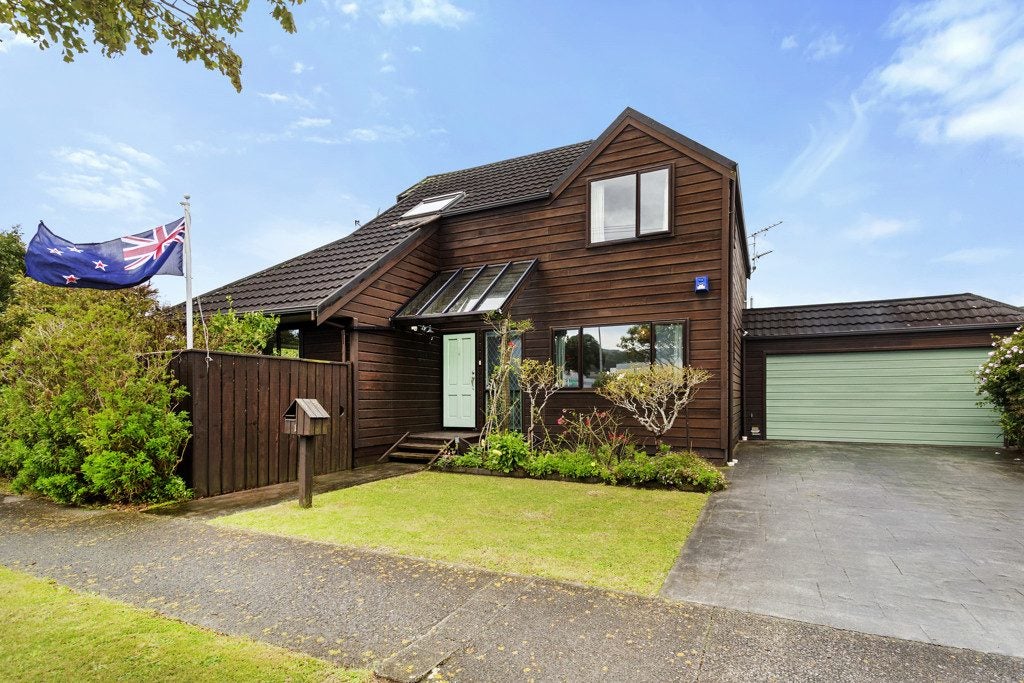 1 Colin Grove, Hutt Central, Lower Hutt - Carousel 20