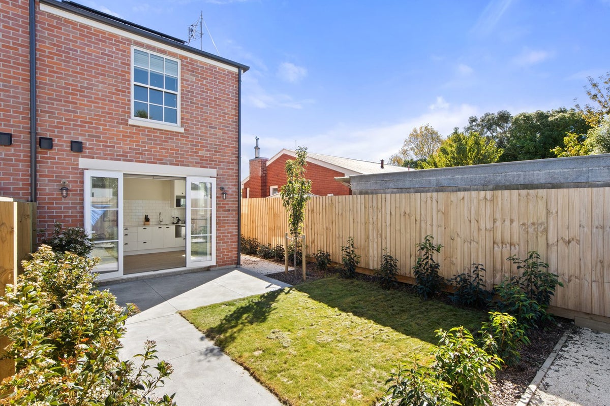 26 Bunyan Street, Waltham, Christchurch - Carousel 1