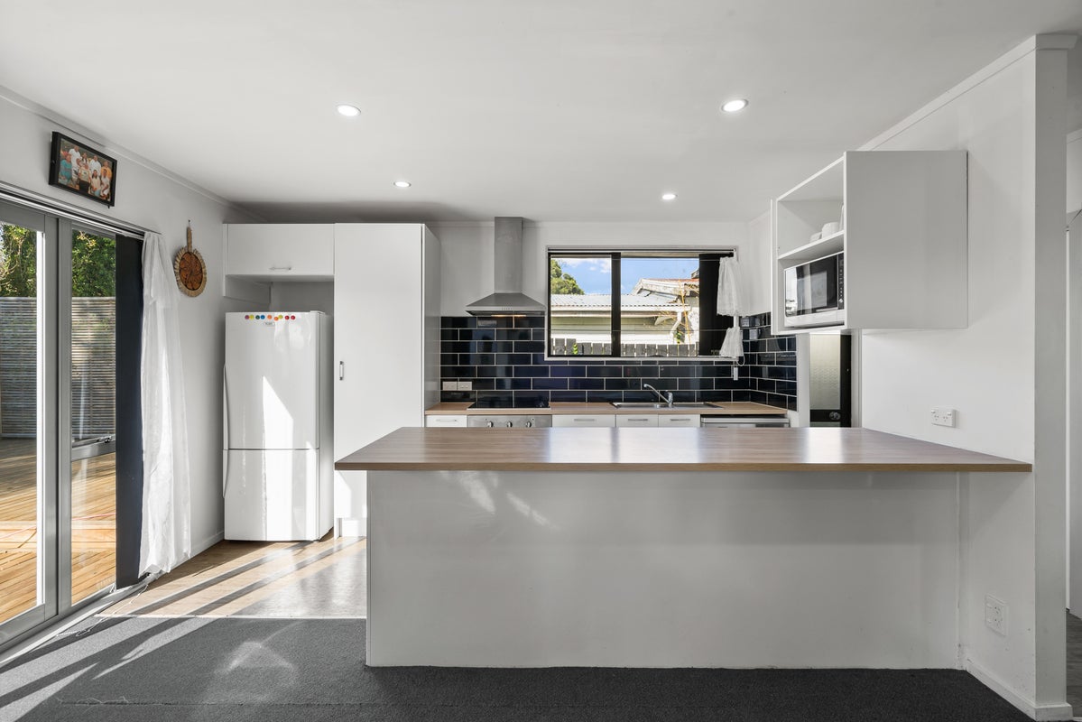 2/61 McAnnalley Street, Manurewa East, Auckland - Carousel 2