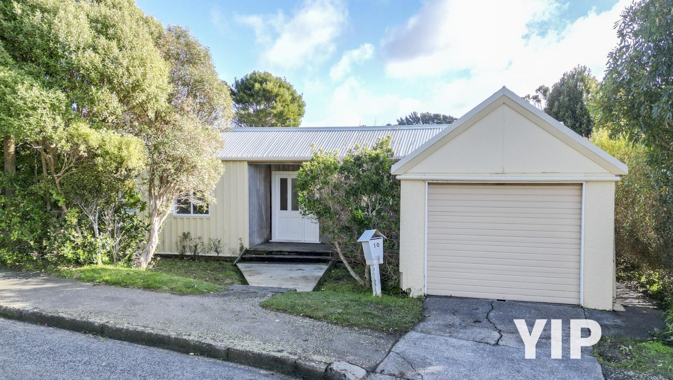10 Miles Crescent, Newlands, Wellington - Carousel 1