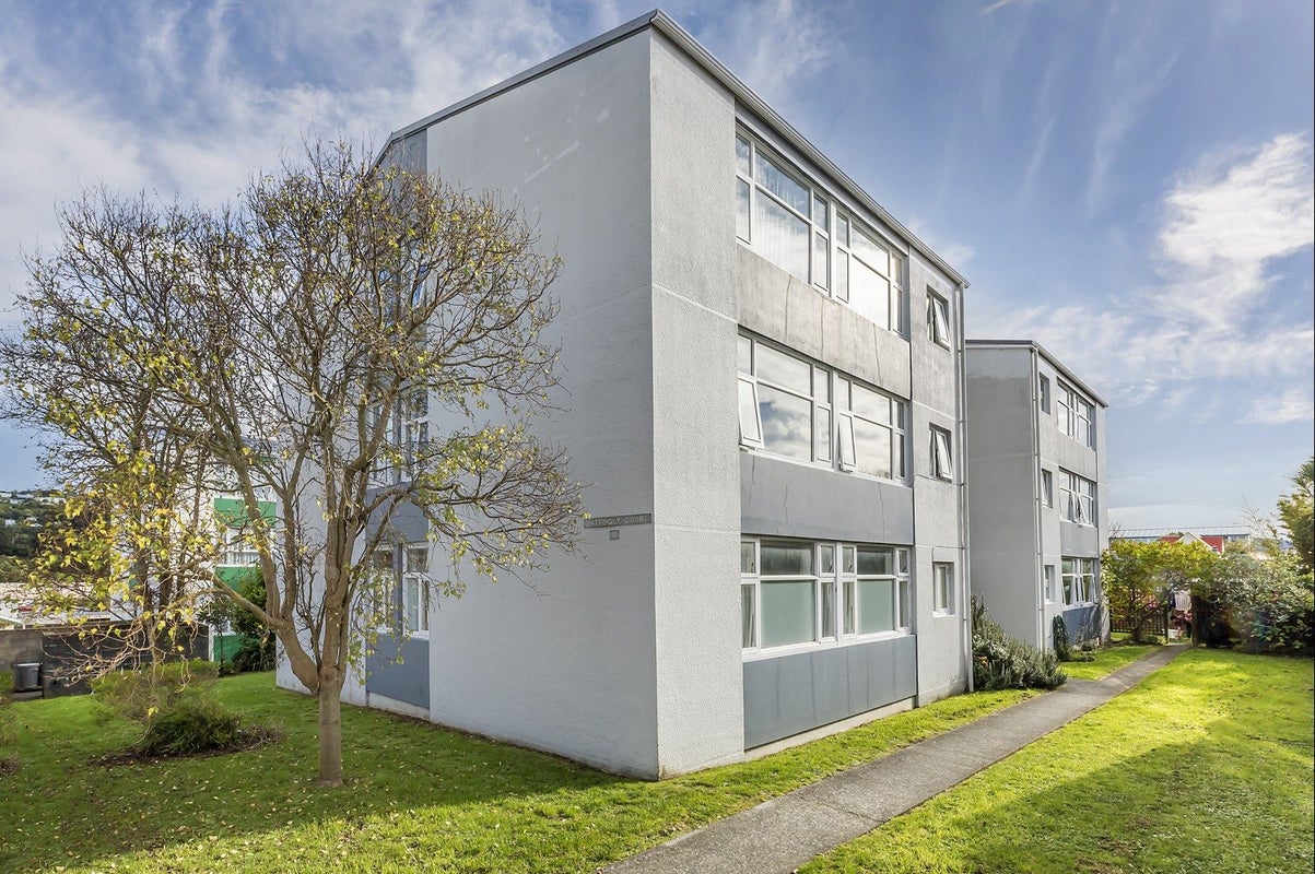 4/10 Angus Avenue, Berhampore, Wellington - Carousel 1
