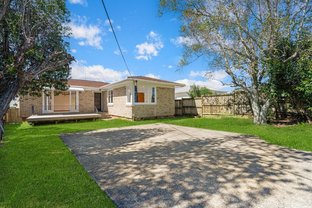 799 Te Atatu Road, Te Atatu Peninsula, Auckland - Carousel 1